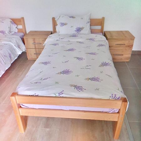 Guest House Ulnika Vuthaj Εξωτερικό φωτογραφία